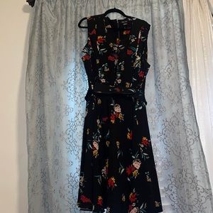 Belted sleeveless midi dress with tropical flowers